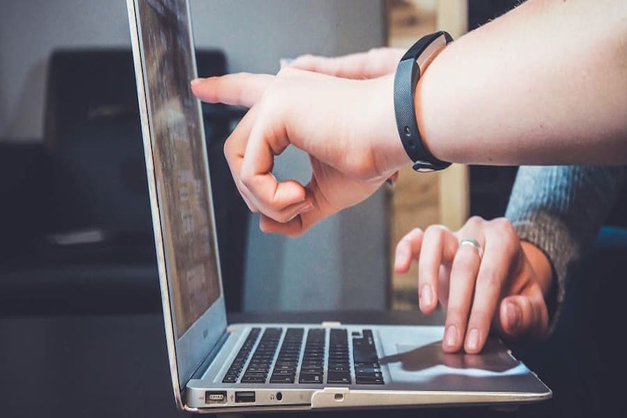 Cours individuel d’informatique à domicile pour un senior à Carpentras – Accompagnement personnalisé"